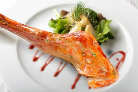 Paletilla-de-lechal-con-guarnicion-a-baja-temperatura